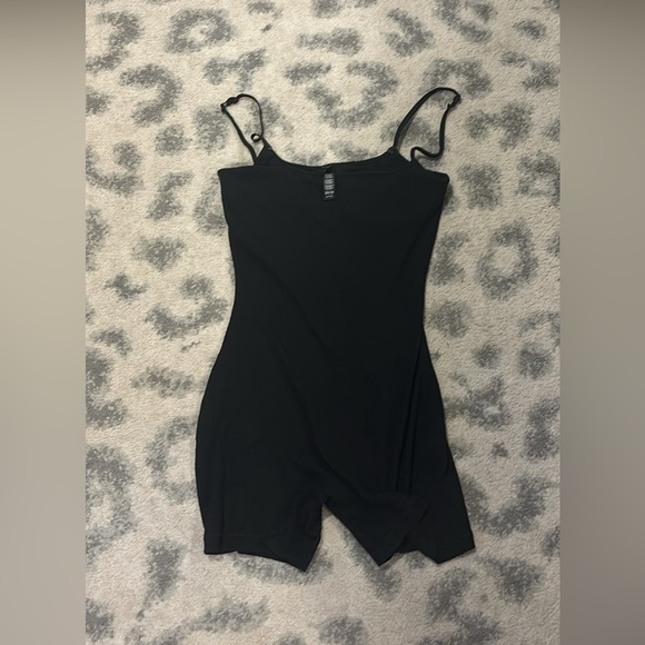 SKIMS Other - Women’s skims bodysuit size small black